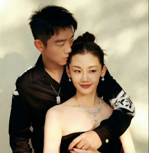 真是越来越不理解苗苗了，
明明36岁的人了，
小腹凸起，脸色蜡黄，这些这个年龄女