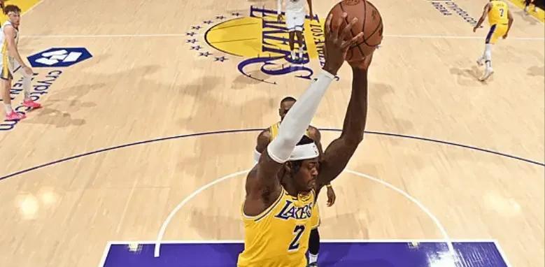 哇塞，NBA 季后赛对阵出炉，勇士失利让湖人避开劲敌。范德彪成最开心的人，他曾在