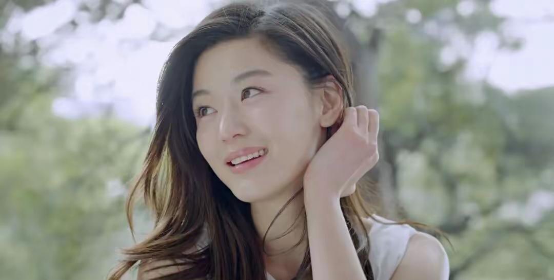 或许全智贤忽略了一件事
那就是她之所以能在中国火起来
并不是她演技有多厉害，而是