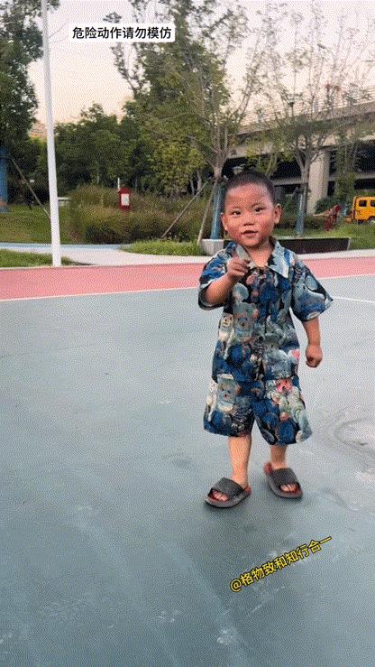 看到最后一个动作刚要说这小子有真功夫，牛逼，没想到他坐起来哭了，原来是翻车了[捂