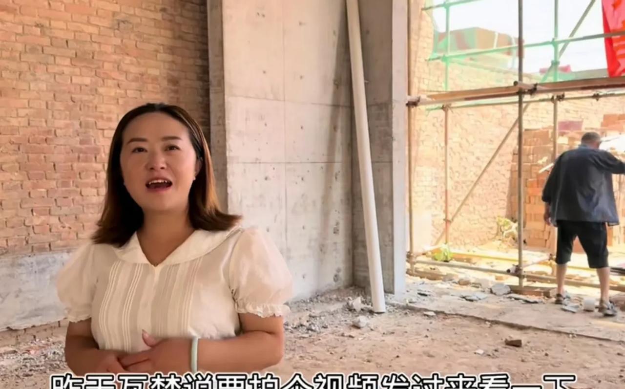 在老挝，有这样一家人，日子过得充实又热闹。
瓦梦一家即将开启新的事业篇章，他们打