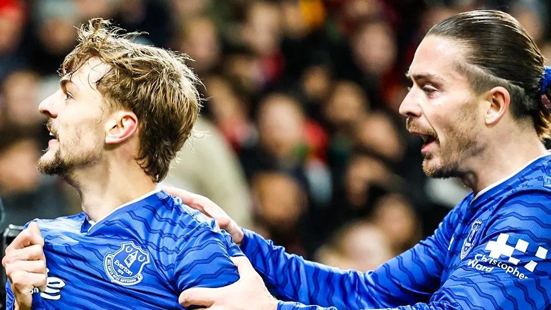 离谱！开局殴打队友被罚下！落魄豪门长时间多1人仍输了