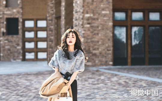 老公婆婆为给我下马威，让伴娘在婚礼现场逼我感受分娩模拟，我当众悔婚收回嫁妆后他们慌了