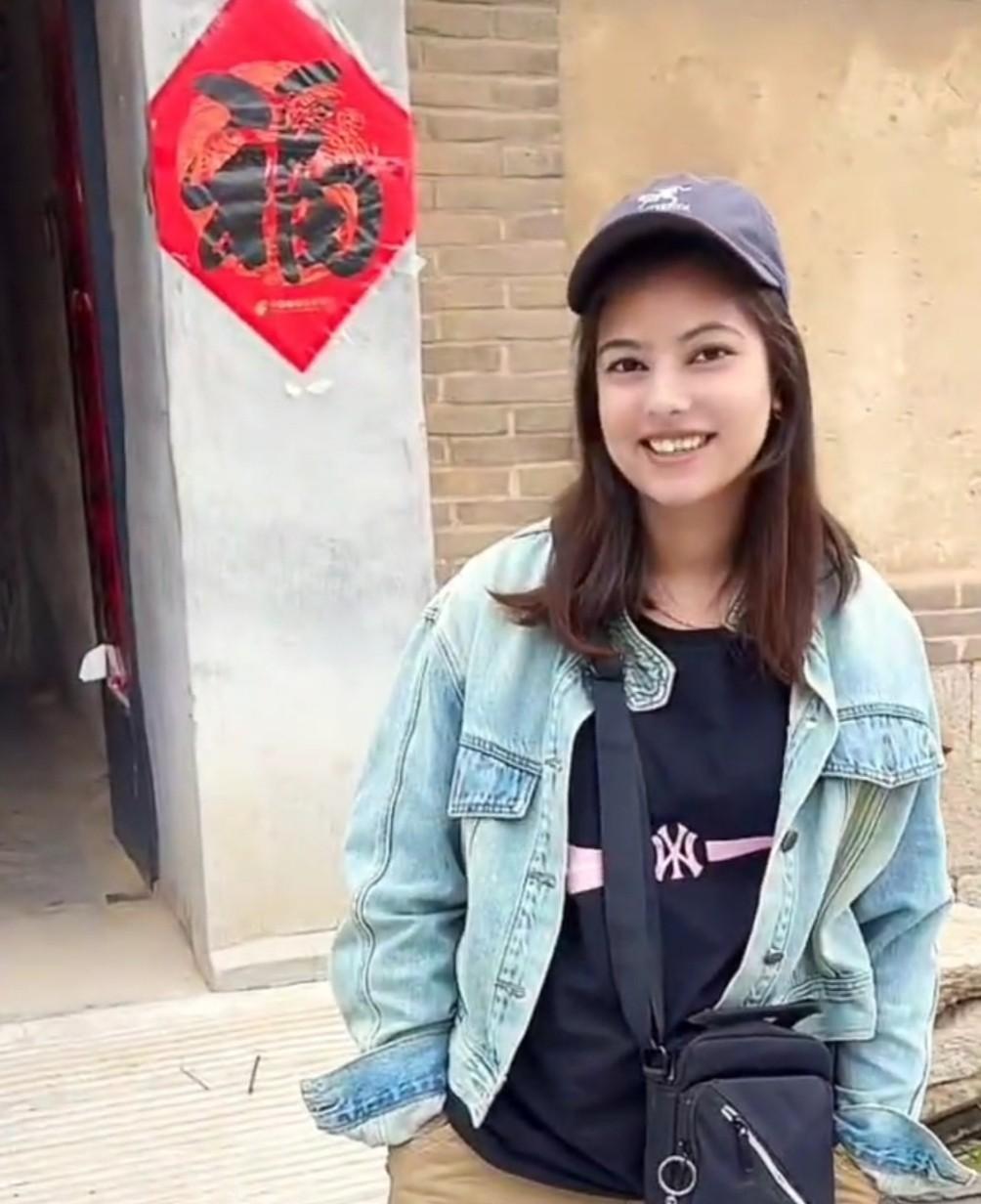 阿霞在巴基斯坦的中国好朋友，也就是那个博主，在直播中已经明确说了，就算阿霞现在和