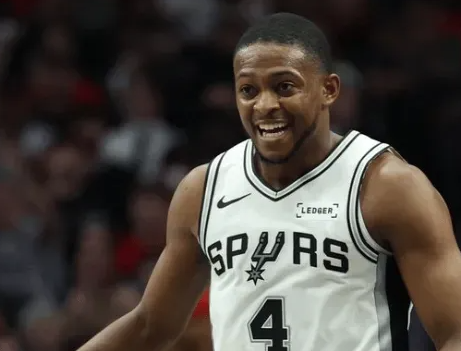 掘金今天对阵马刺，赛前掘金主帅阿德尔曼谈到了马刺后卫达龙-福克斯。
“我们必须要