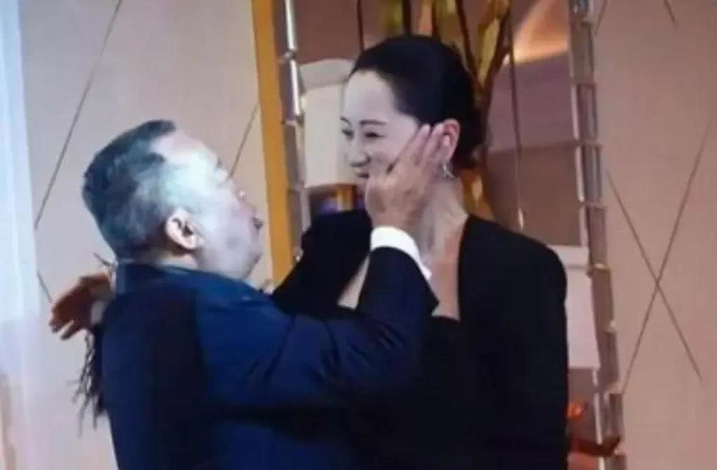 海清估计头都大了，这反抗还是不反抗好。[捂脸][捂脸]