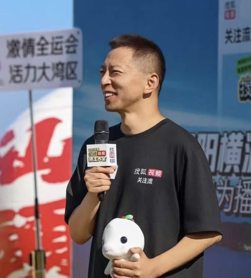 张朝阳说全都不是幸福的保证，甚至说如果你的心灵上，道德上原则上，你自己没有管理好