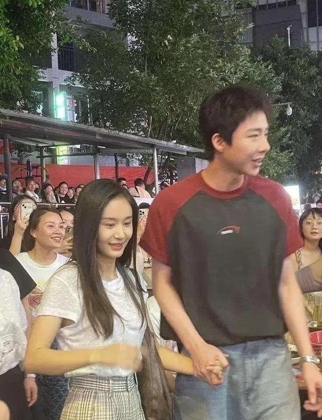刘宇宁这是有多高啊！照片看上去比王子文高出一个多头
