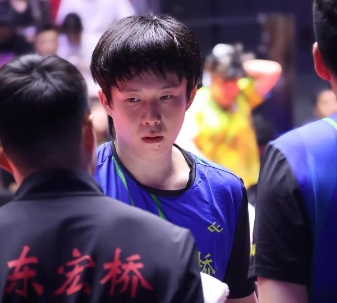 乒乓真的不是谁嗓门大谁赢
他竟然为对手“静音”
蹲了两天厦门站，王楚钦一口气连赢