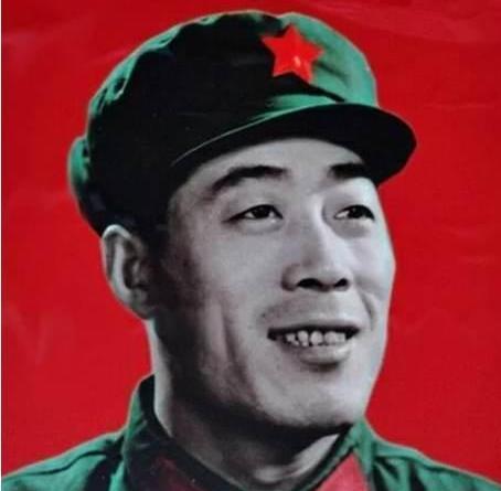 孙玉国，沈阳军区副司令员，1982年退役。在那个寒冷的清晨，他回到了久违的辽宁老
