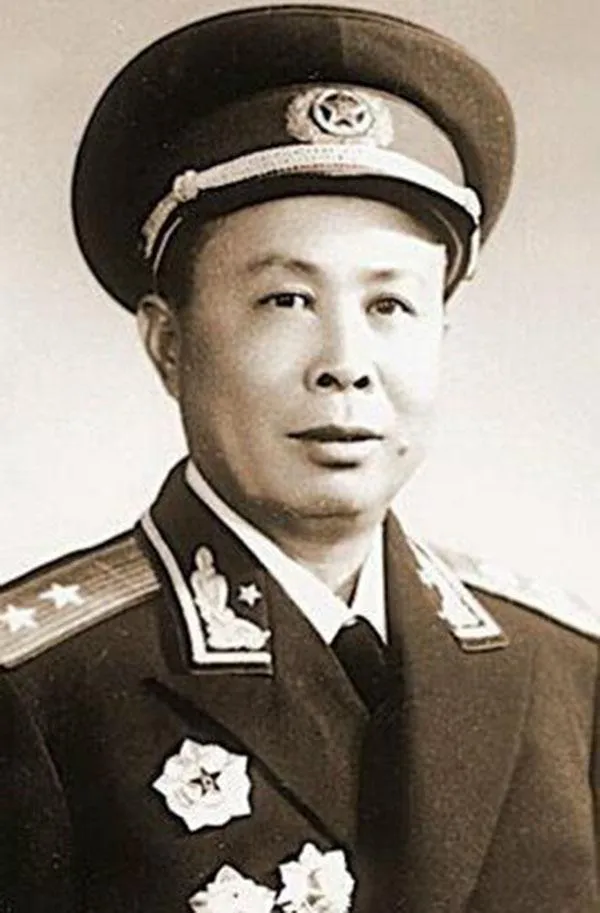 1955年，肖新槐正在湖南老家养病，朱老总派人来他家中，邀请他回北京参加授衔，他