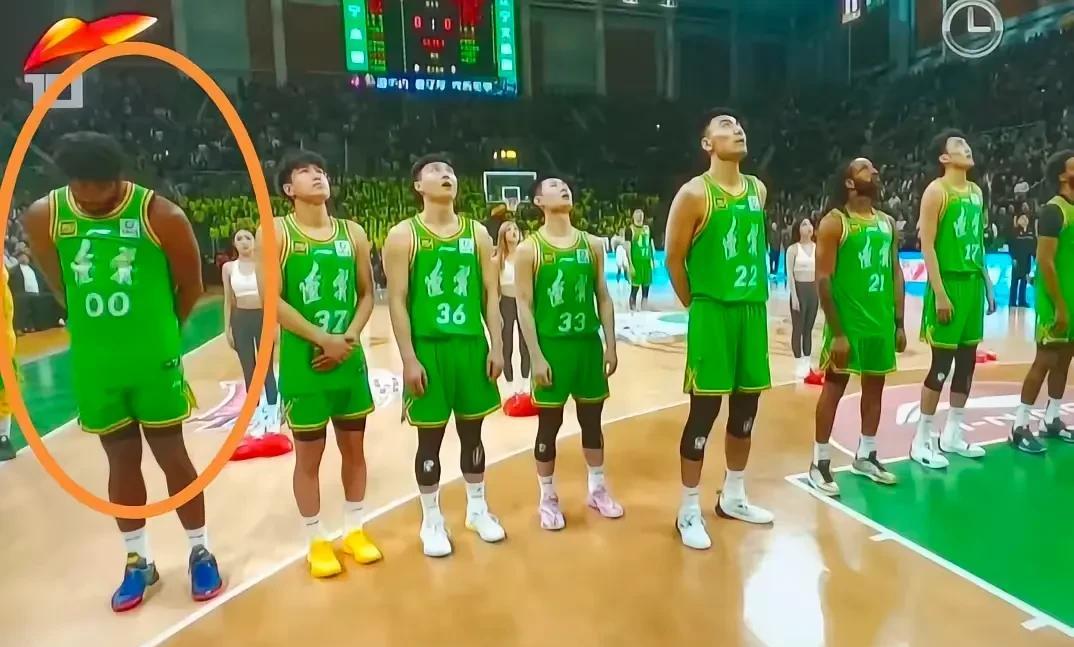 #辽宁大外援奥利弗会受到CBA处罚吗#辽宁男篮奥利弗不尊重中国，奏唱国歌升国旗环