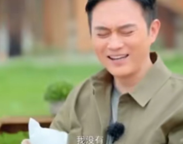 没想到现在张智霖和陈小春玩的这么好，年轻的时候竟然玩不到一起。

主要的是他们俩