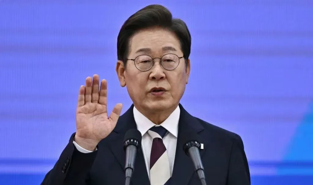 李在明刚上任麻烦就来了











韩国政坛真是个大坑！新官上任的李在