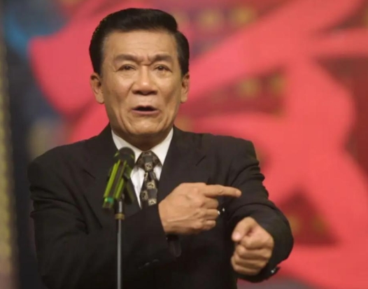 2007年，侯耀文刚去世，戴志诚就迫不及待地与他的前妻，也就是他的“师婶”袁茵结