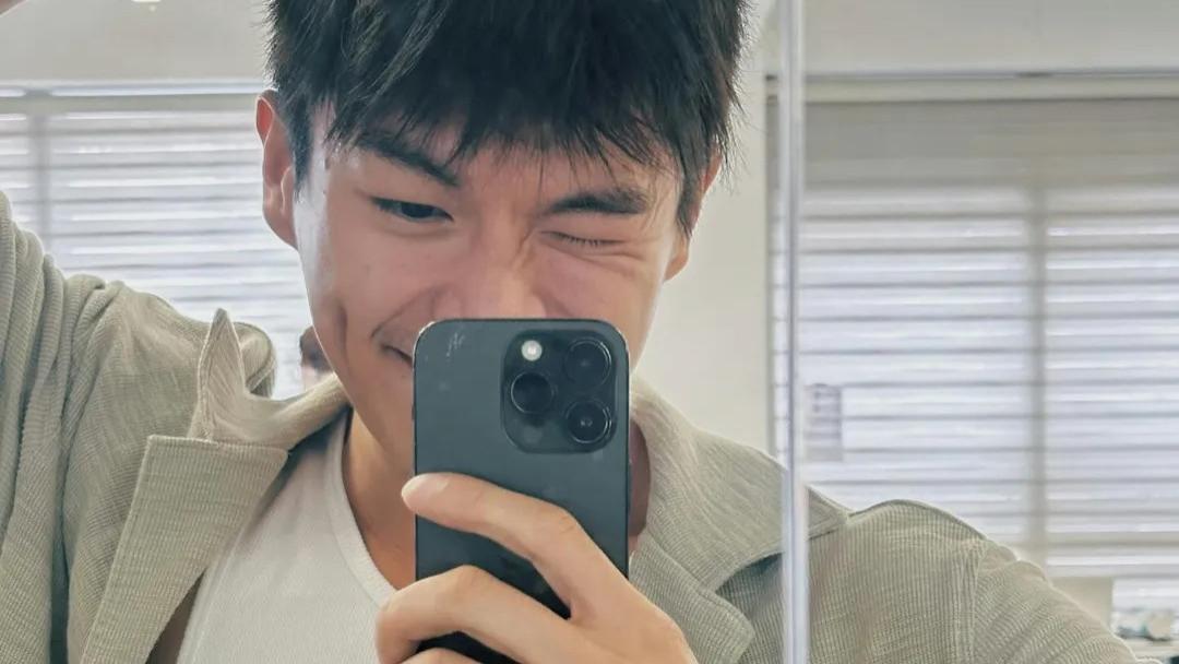 33岁人气男星不幸患肺腺癌末期，已全面停工，深夜发文疑作告别