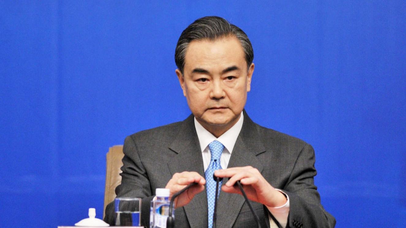 王毅的警告没起作用，特朗普政府采取新的举措，他知道：再不豁出去就晚了