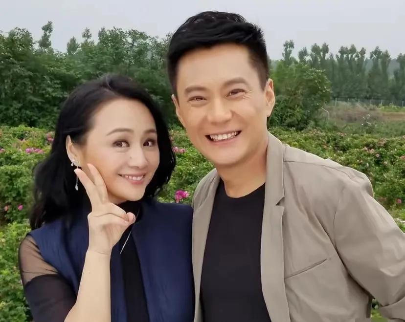 曹颖一位漂亮优秀的演员，只是为了赚钱太拼命啦！应该好好养身体，身体放在第一位才对