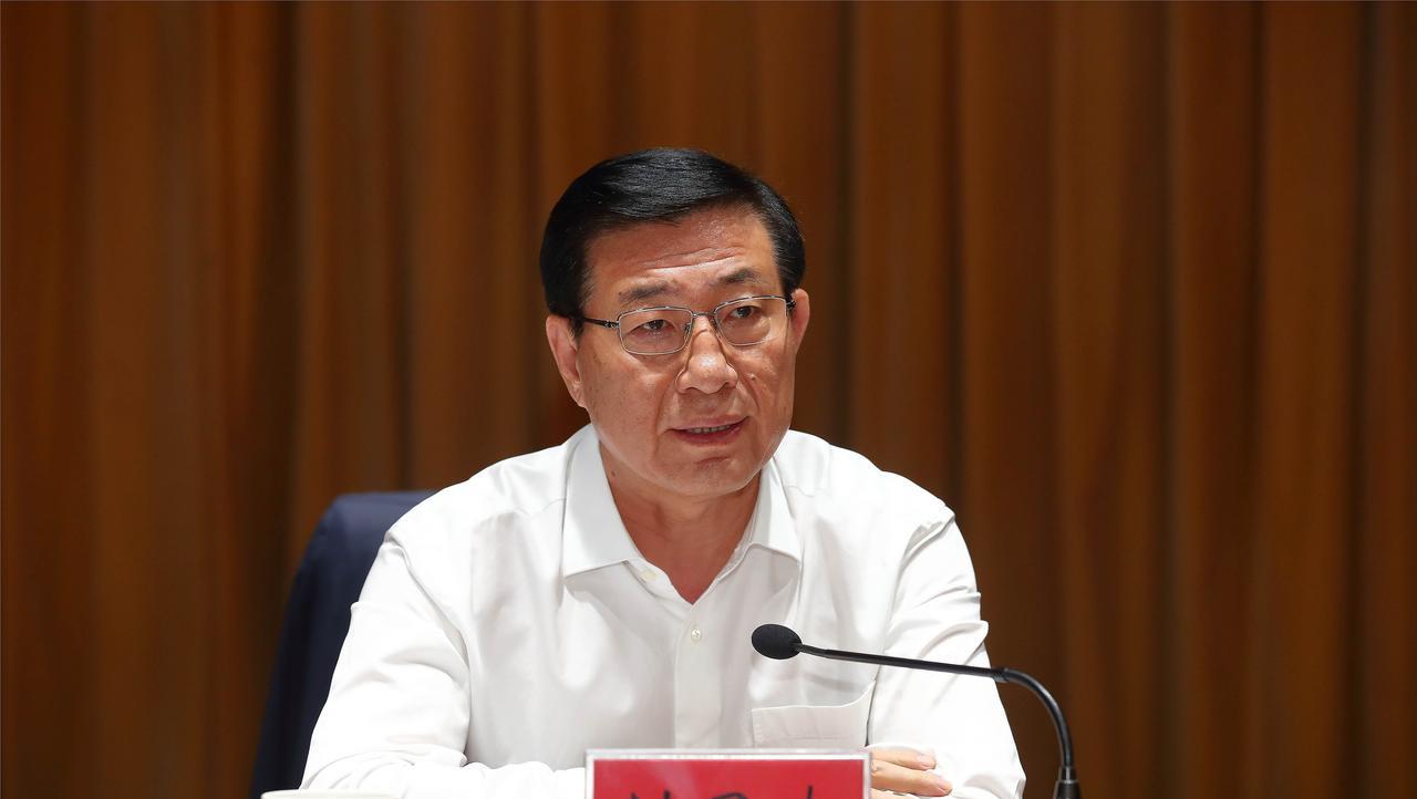 在落马15个月之后，刘星泰迎来一审判决，受贿3.16亿余元的他判死缓二。庭上，刘