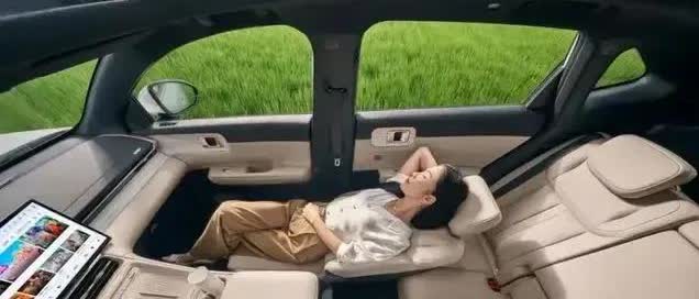 买了车才知道的事，有些买对了，有些买错了。
1.能买轿车，就不要买SUV。
