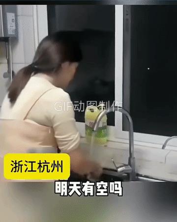 “微型家长会”，男孩起的名还是不错的！
男孩问妈妈有没有时间，参加一次“微型家长
