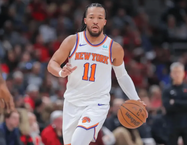 NBA常规赛，魔术124-107击败尼克斯。
魔术主帅贾马尔-莫斯利在接受记者采