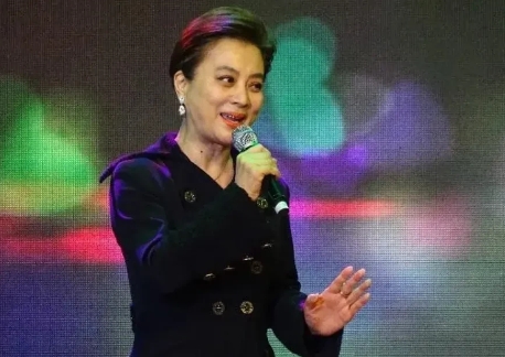 1997年，李玲玉和杰瑞结婚了，杰瑞是一个犹太富商，李玲玉开玩笑对他说：“你不怕