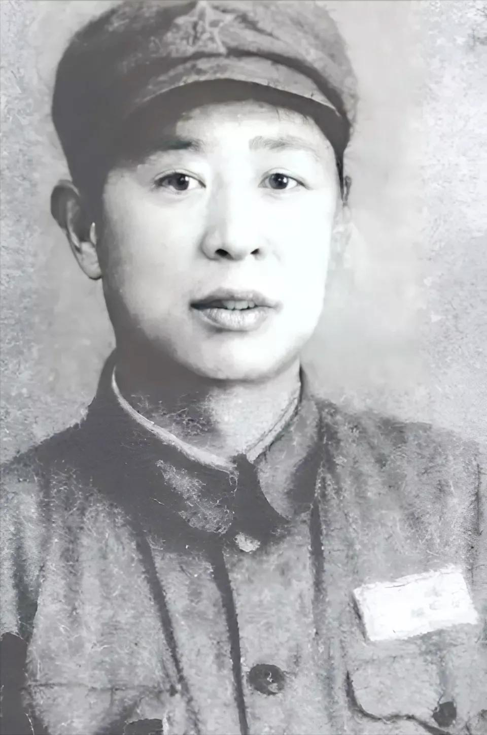 1944年，交通员周迪道接到任务，帮助组织筹集经费800万。不料，因叛徒出卖被捕