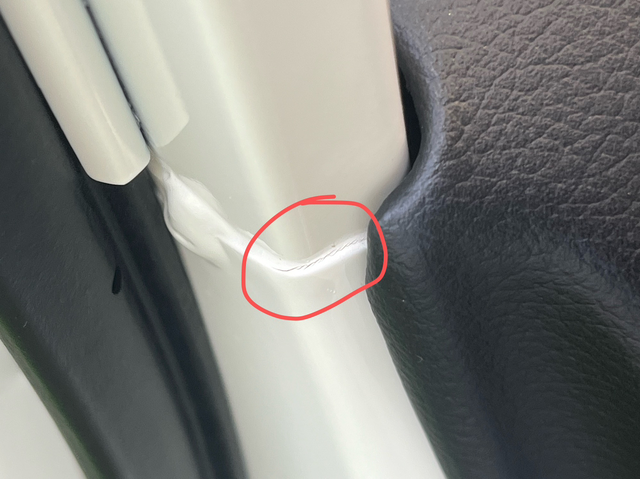 车漆开裂经典轩逸22款
今早发现驾驶室车门焊接处车漆开裂，四儿子叫开回店里检查，