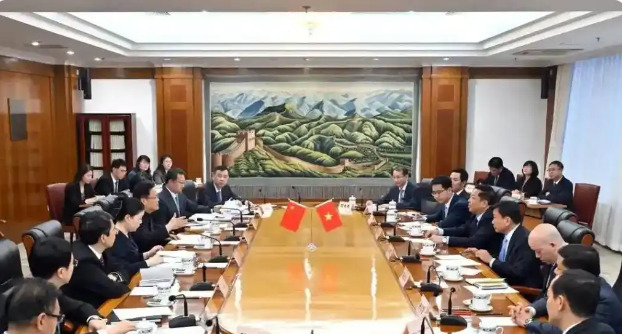 越南高铁合作反复横跳











越南高铁建设扑朔迷离，悬念重重，究竟