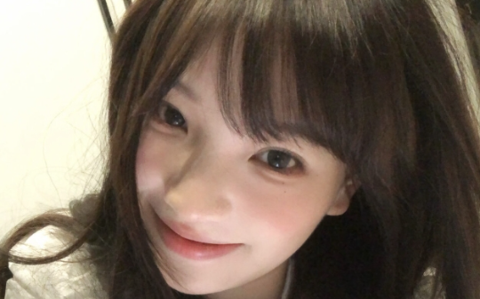 老公为给白月光治病，一个月只给我300生活费，我在拼夕夕买了一件9.9的衣服，他竟将我逼我断食一个月