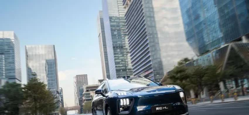 这就是现实啊!
电车30万:使用10年，电费1万，卖1.5万;
油车30万: