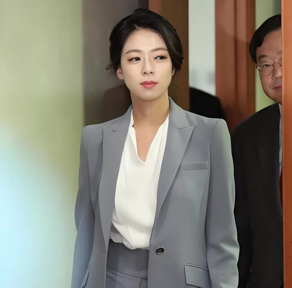 未来韩国发言人之争？裴贤镇和安贵玲比，谁更养生？从业经历来看，两人不相伯仲都是“