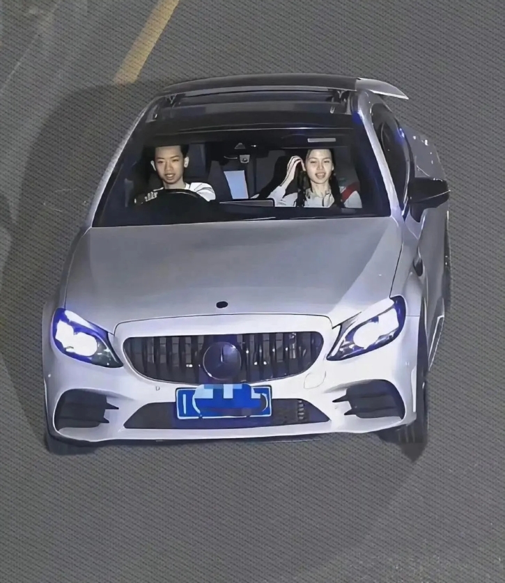 朋友帮我送媳妇回家，路上咋还违章了？