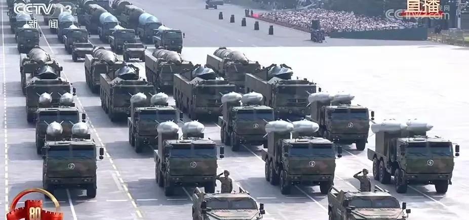 “陕汽”汽车在93大阅兵场上大放异彩！我为陕汽点赞加油！