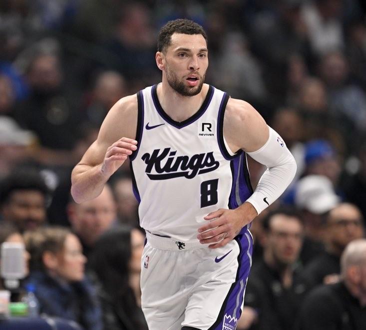 下赛季年薪超过3500万美元但从未入选过最佳阵容的NBA球员：
扎克·拉文
贾马