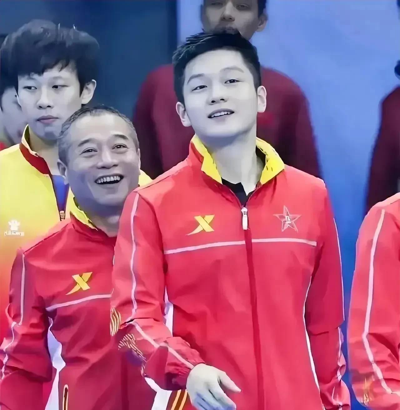 樊振东没啥教练资源，搞不出新东西，只会一点一点继续锤炼他那个基本功。
作为世界级