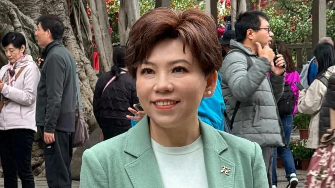 邓亚萍现身泉州开元寺，古刹变追星现场？