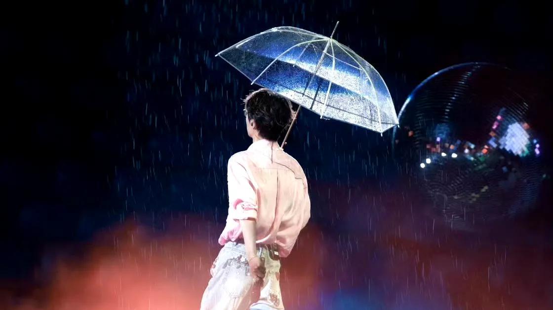 #许嵩玫瑰花的葬礼全损音质# 考古DNA动了！
2010年的《玫瑰花的葬礼》全损