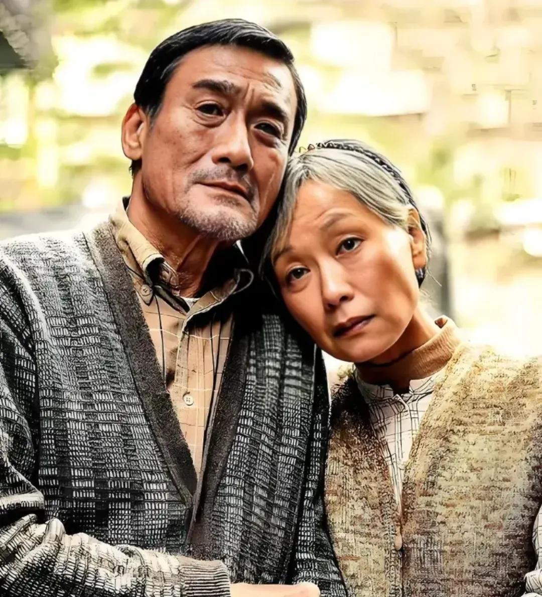 网友泪目了：年轻时的叶童，很像如今的金赛纶
幸运的是，叶童没有遇到金秀贤，而是梁