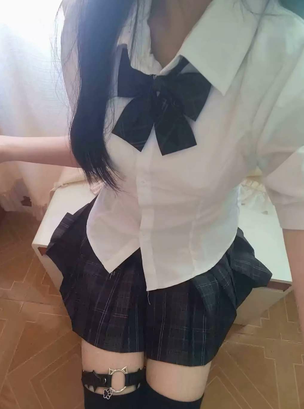 媳妇换好衣服在家等我下班