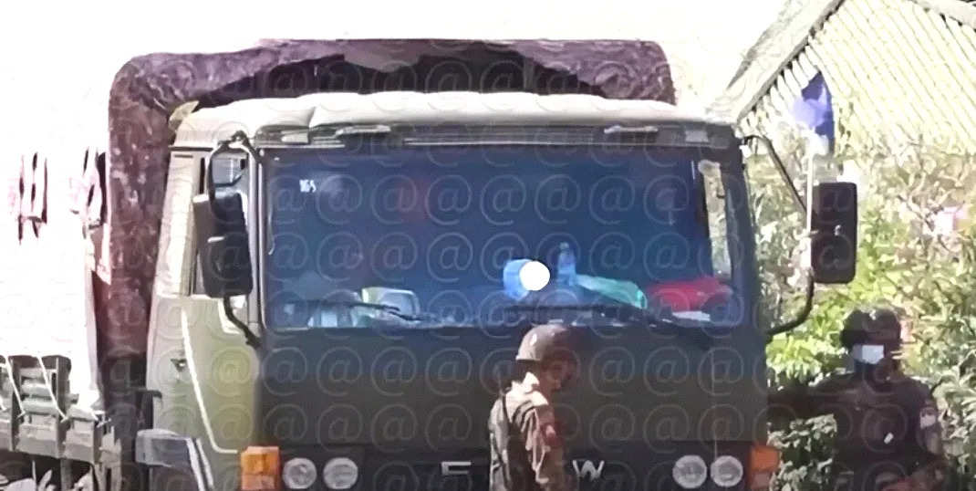 缅甸士兵阻挠中国救灾











缅甸发生大地震，房屋倒塌，人们无家可