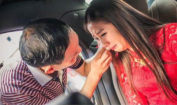 该如何来表达出嫁时那百感交集的心情？
