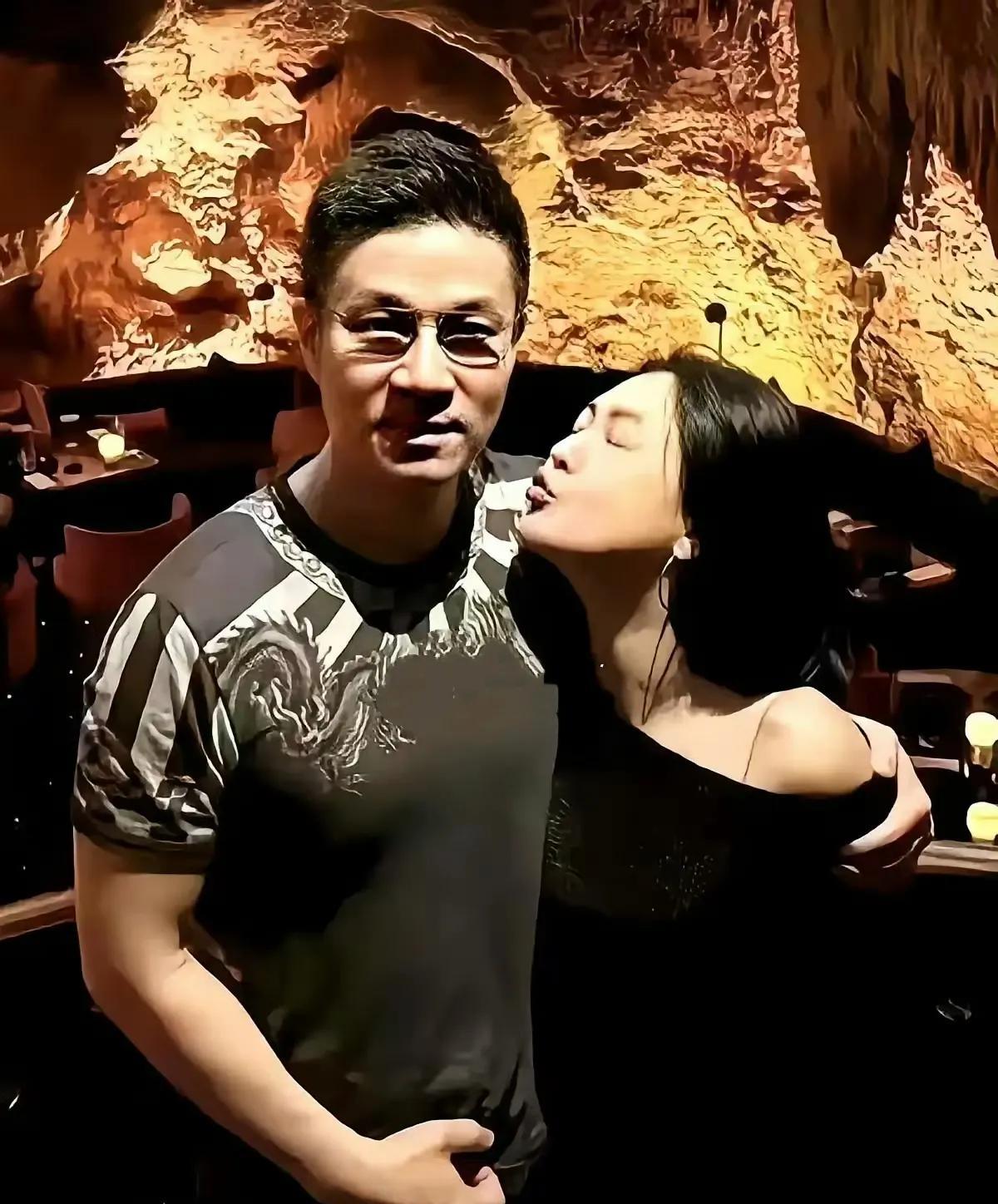 小S和许雅钧，不过是在各自的利益圈子里，维持着一份微妙的平衡。这俩人啊，就是互相