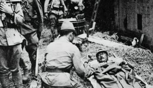 1939年，日军少将中村正雄被击中腹部，身受重伤，军医为了取出子弹，只能切开他的