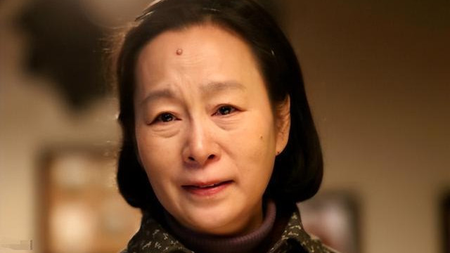 看了奚美娟才发现：女人年纪大了，朴素自然才是美，相貌并不重要