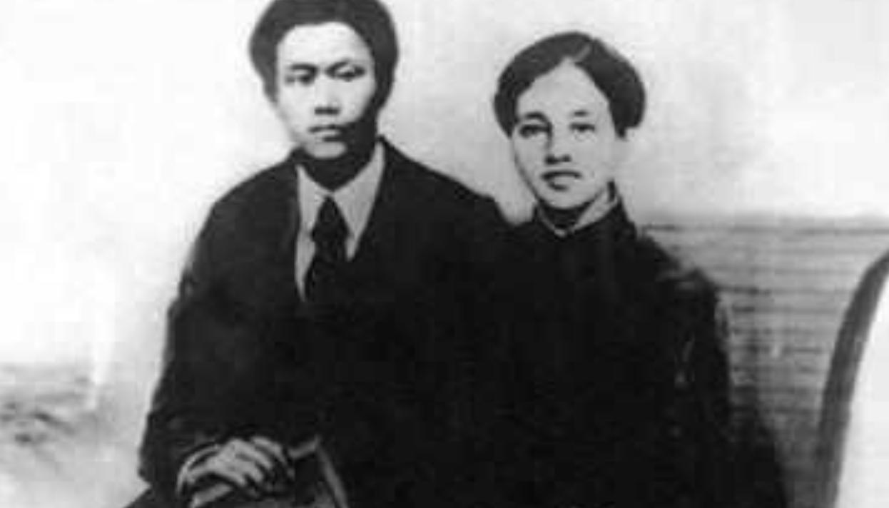 蔡和森与向警予分手后，留在莫斯科担任中国共产党驻共产国际的代表。此时的蔡和森可谓
