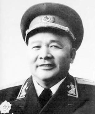徐海东在1955年授衔前夕，提出自己受伤时间太久，没有指挥打仗，就不要给自己授衔