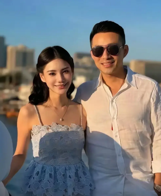 这个女人才结婚几天就不装了 。
她表示接下来会用自己的账号进行直播，会有一个全新