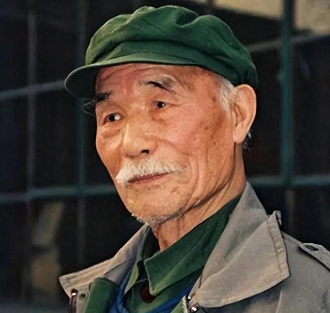 1978年，原华北军区副参谋长孙毅中将外出理发，理完发后感觉还太长，让理发师再给